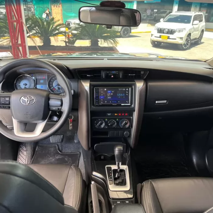 Toyota Fortuner SW4 Automatica 4X2