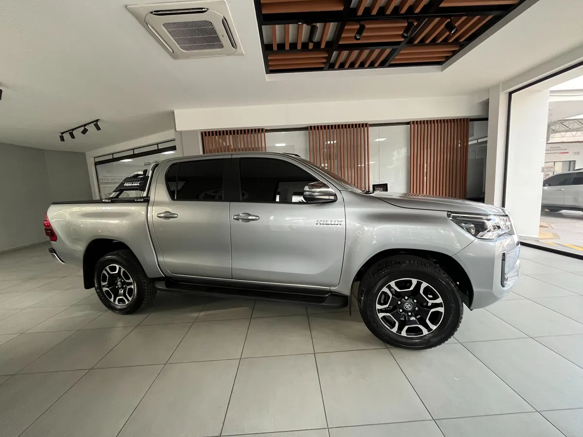 Toyota Hilux SRX 2.8L 4×4 Diesel