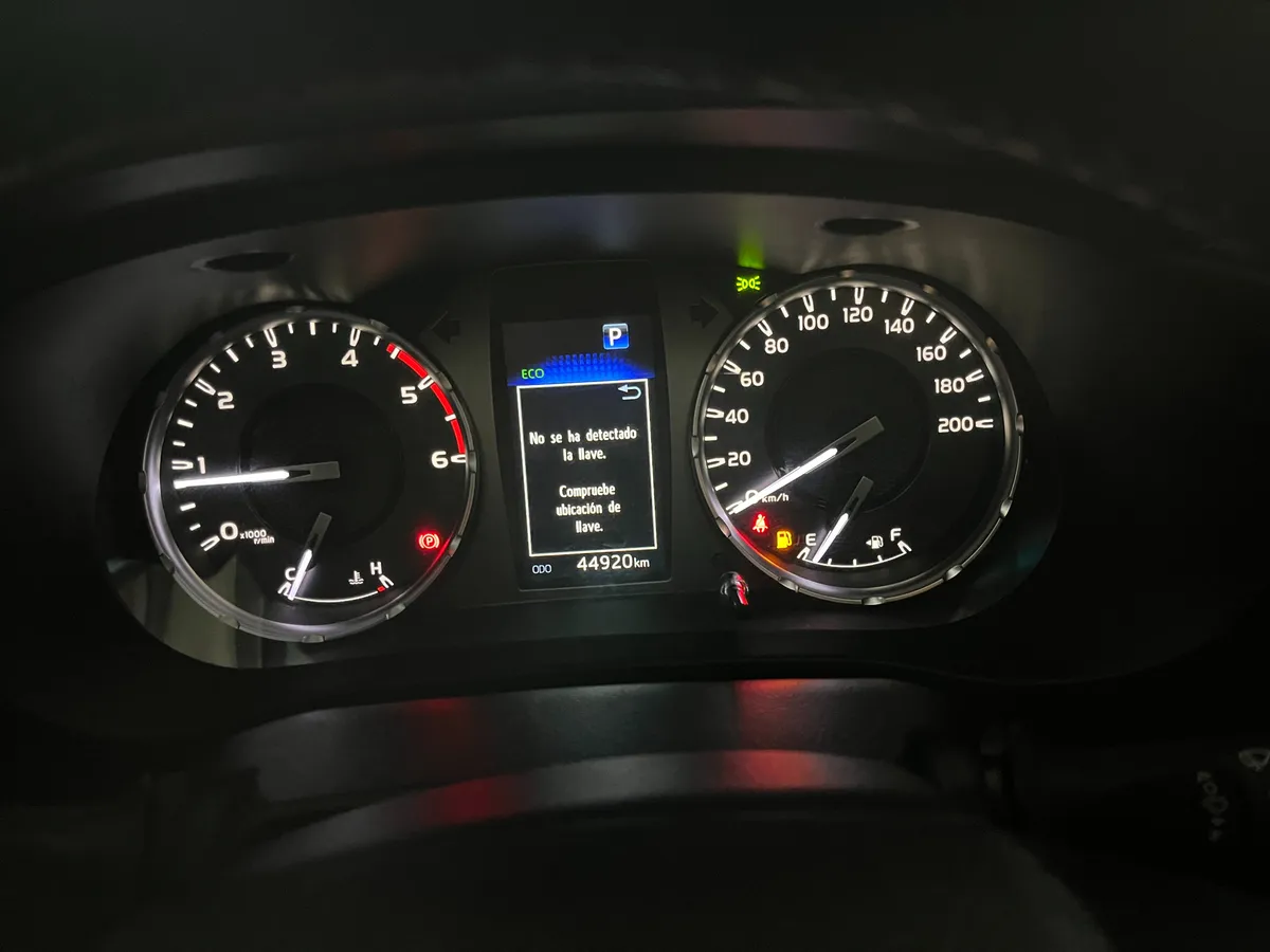 Toyota Hilux SRX 2.8L 4×4 Diesel