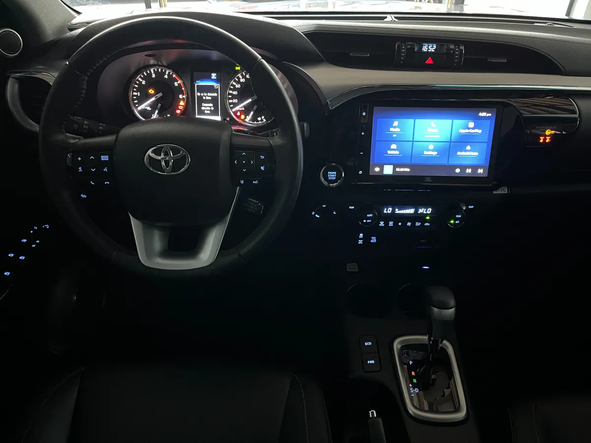 Toyota Hilux SRX 2.8L 4×4 Diesel