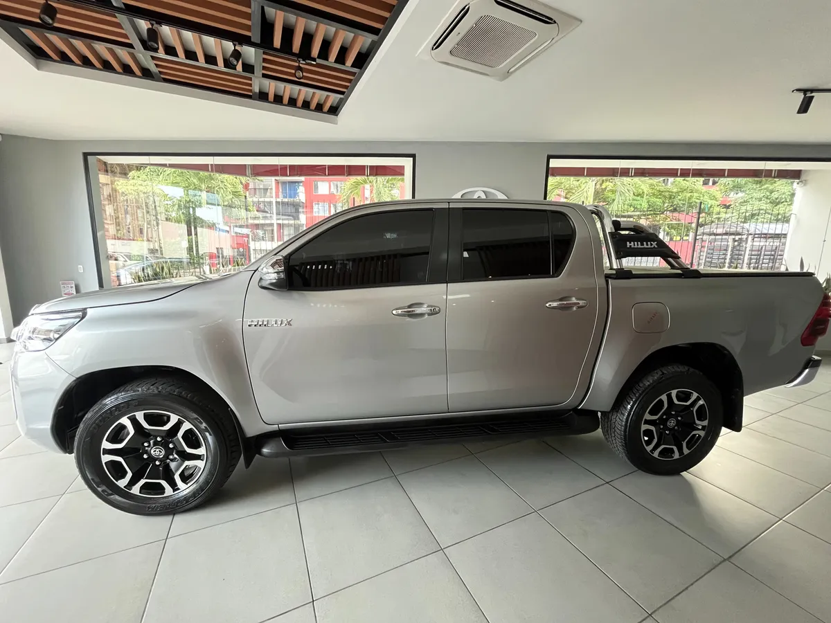 Toyota Hilux SRX 2.8L 4×4 Diesel