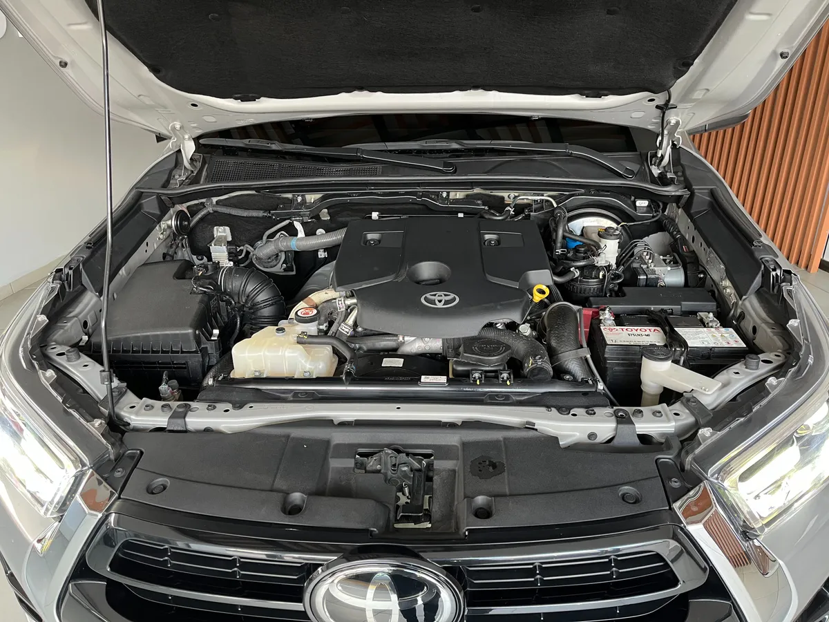 Toyota Hilux SRX 2.8L 4×4 Diesel