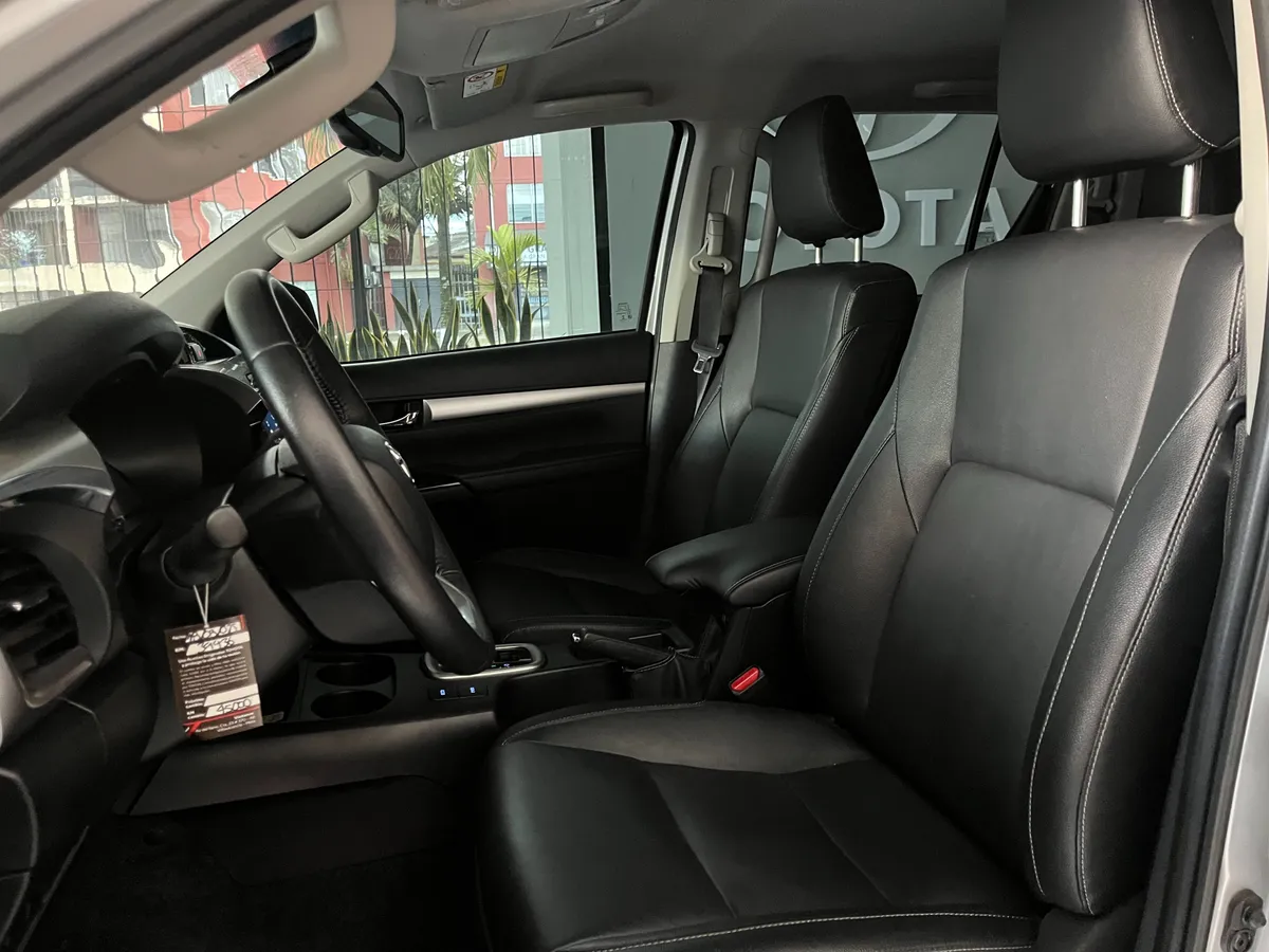 Toyota Hilux SRX 2.8L 4×4 Diesel