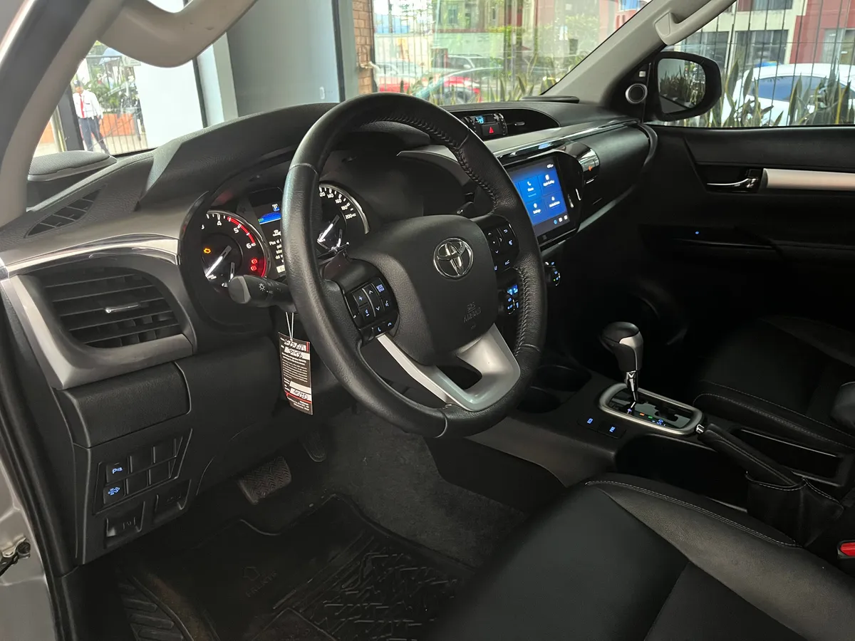 Toyota Hilux SRX 2.8L 4×4 Diesel