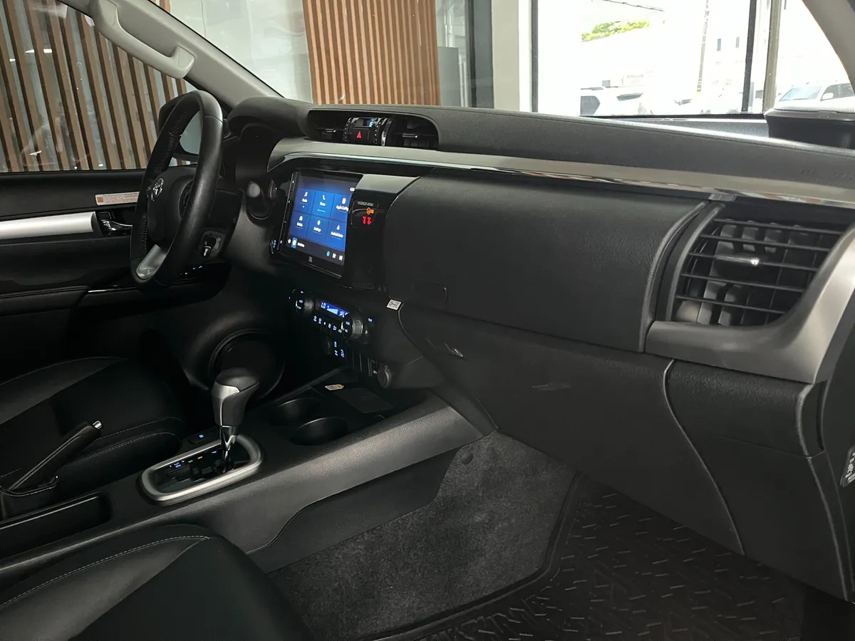 Toyota Hilux SRX 2.8L 4×4 Diesel