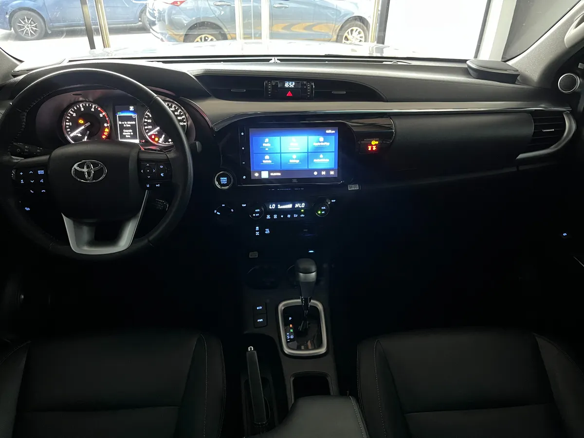 Toyota Hilux SRX 2.8L 4×4 Diesel