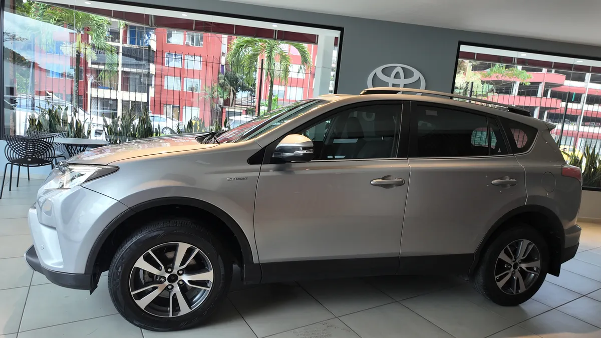 Toyota RAV4 2.0 Street