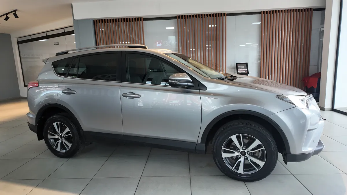 Toyota RAV4 2.0 Street