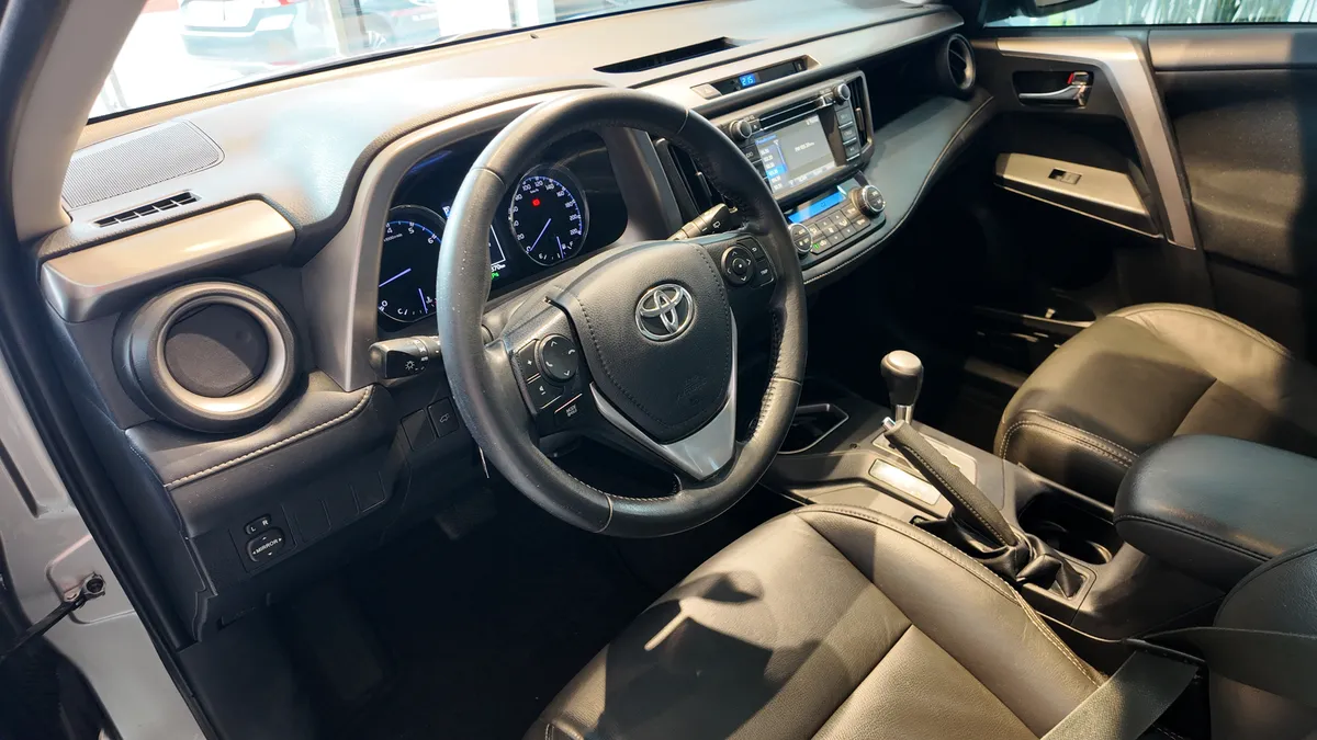 Toyota RAV4 2.0 Street