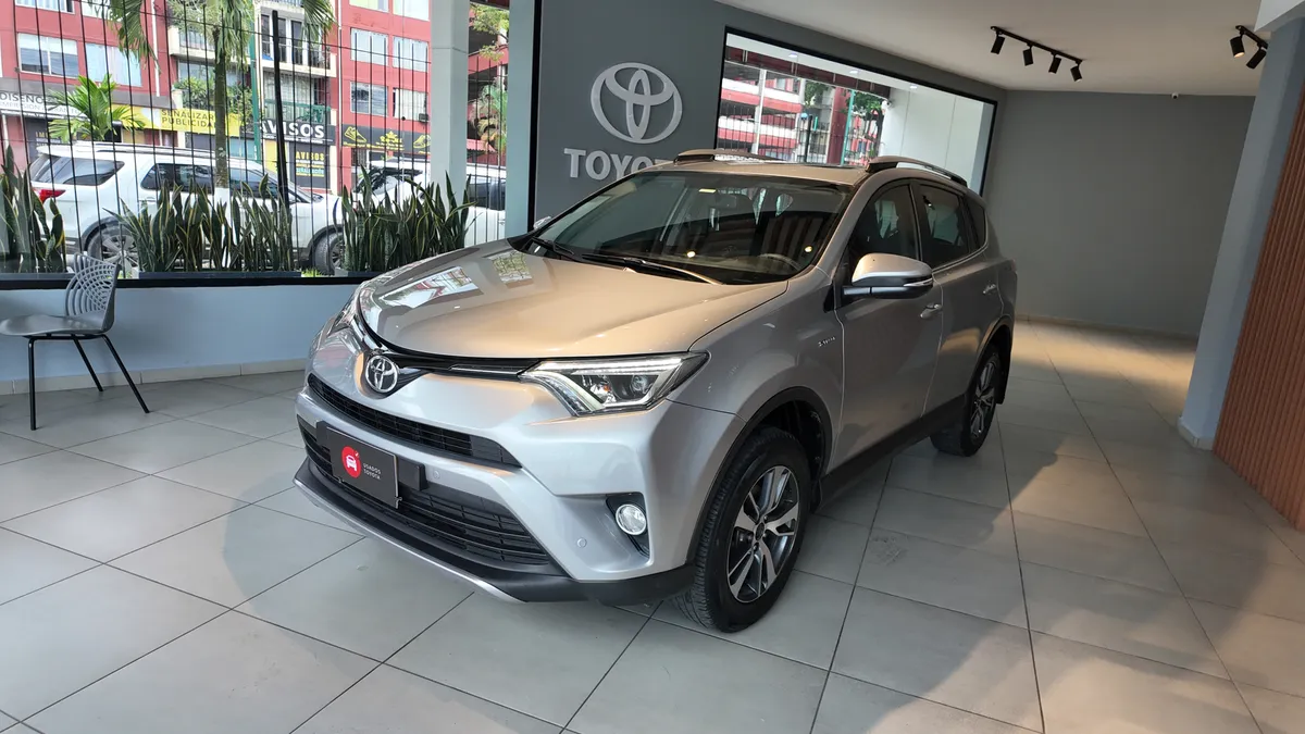 Toyota RAV4 2.0 Street