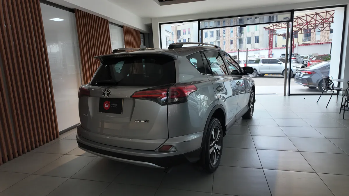 Toyota RAV4 2.0 Street