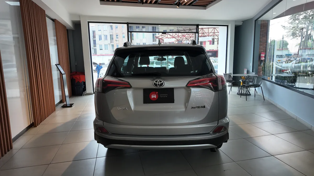 Toyota RAV4 2.0 Street