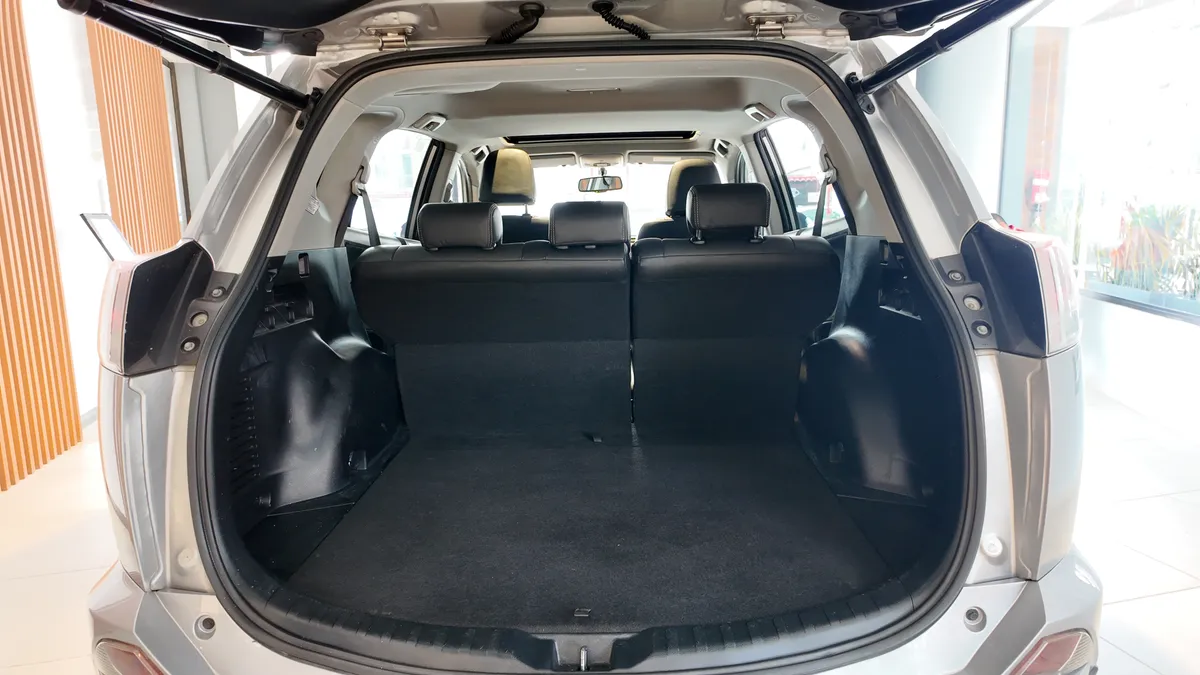 Toyota RAV4 2.0 Street