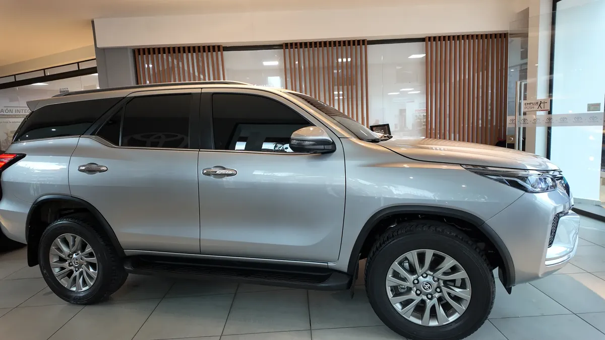 Toyota Fortuner SRV DIESEL 4X2 2.4 AT