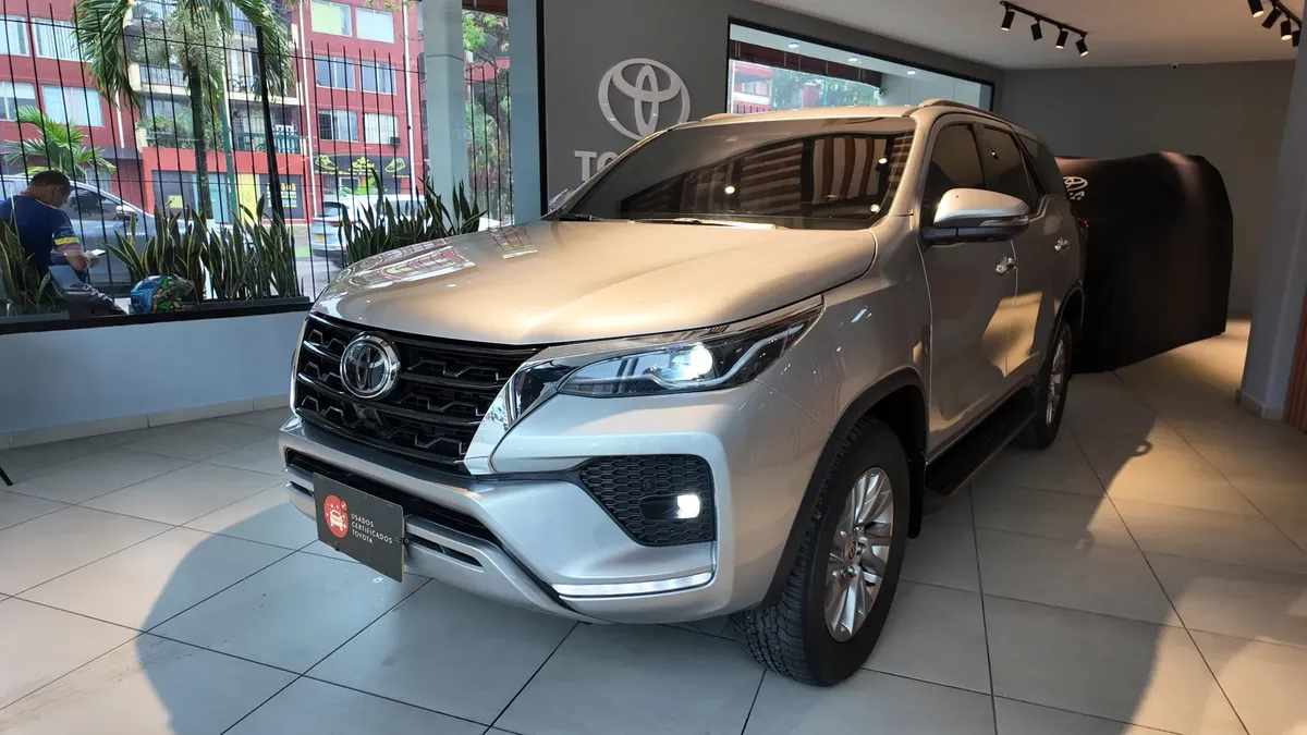 Toyota Fortuner SRV DIESEL 4X2 2.4 AT