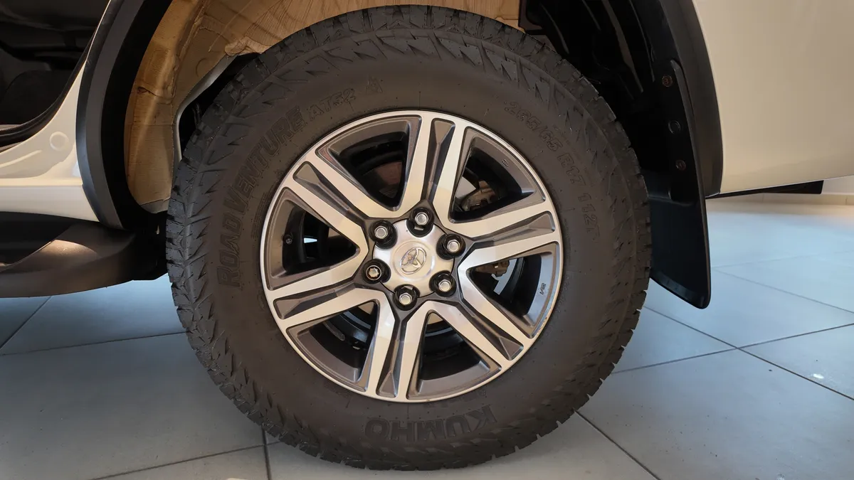 Toyota Fortuner Sr Diesel 2.4l 4×2 At