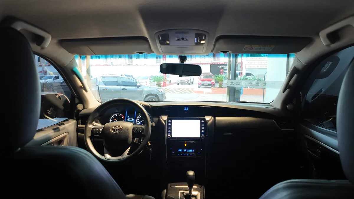Toyota Fortuner Sr Diesel 2.4l 4×2 At