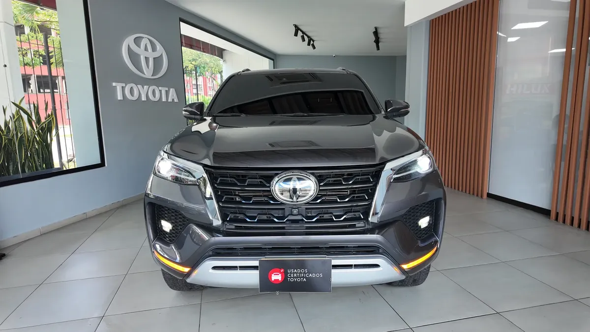 Toyota Fortuner Srv 2.4l 4×2 At 2023