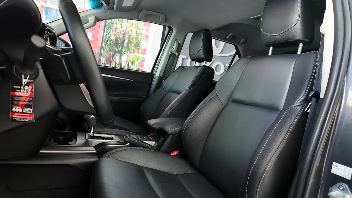 Toyota Fortuner Srv 2.4l 4×2 At 2023