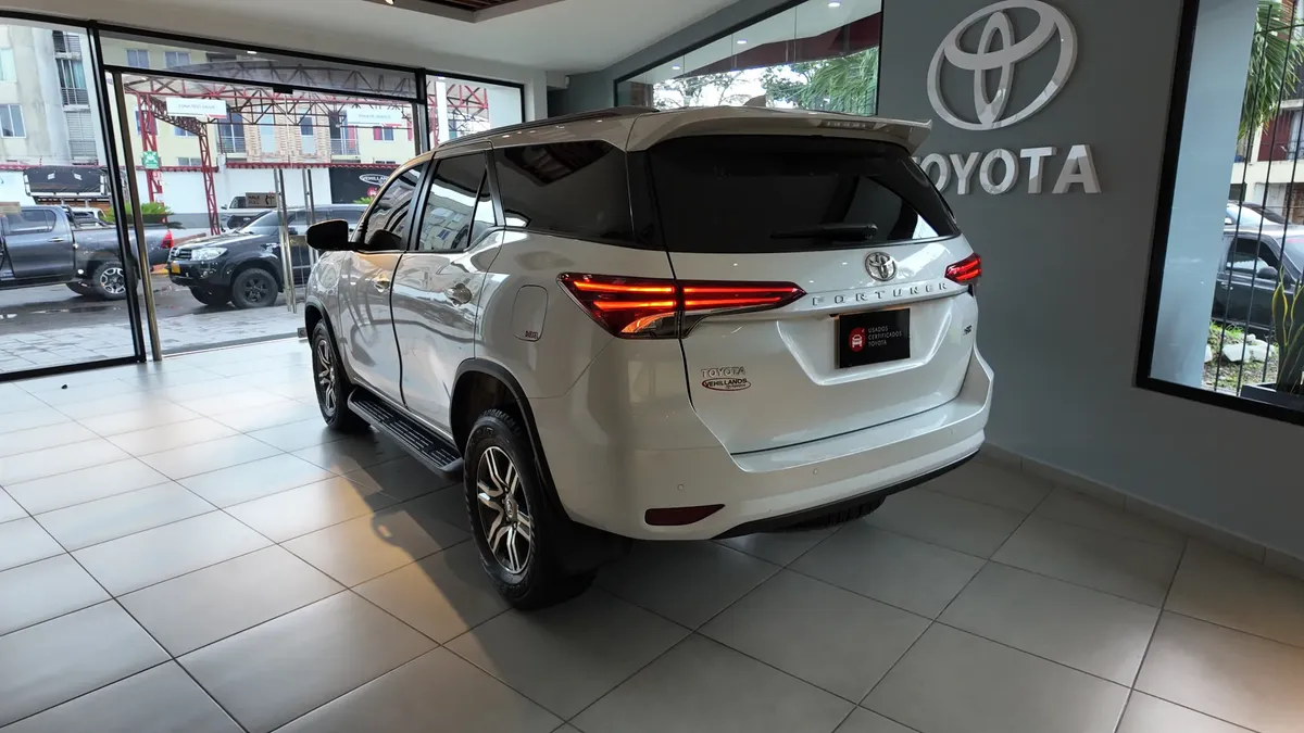 Toyota Fortuner 2.8 Diesel Sr 4X2 At