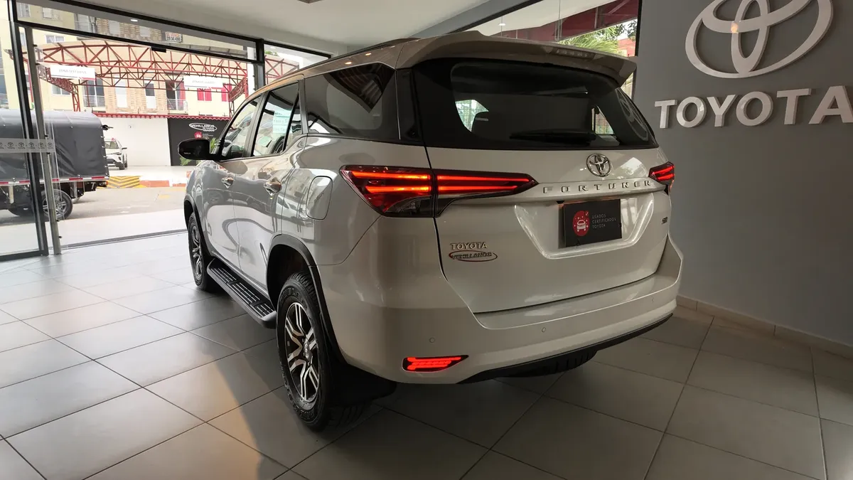 Toyota Fortuner Sr Diesel 2.8l 4×2 At 2025