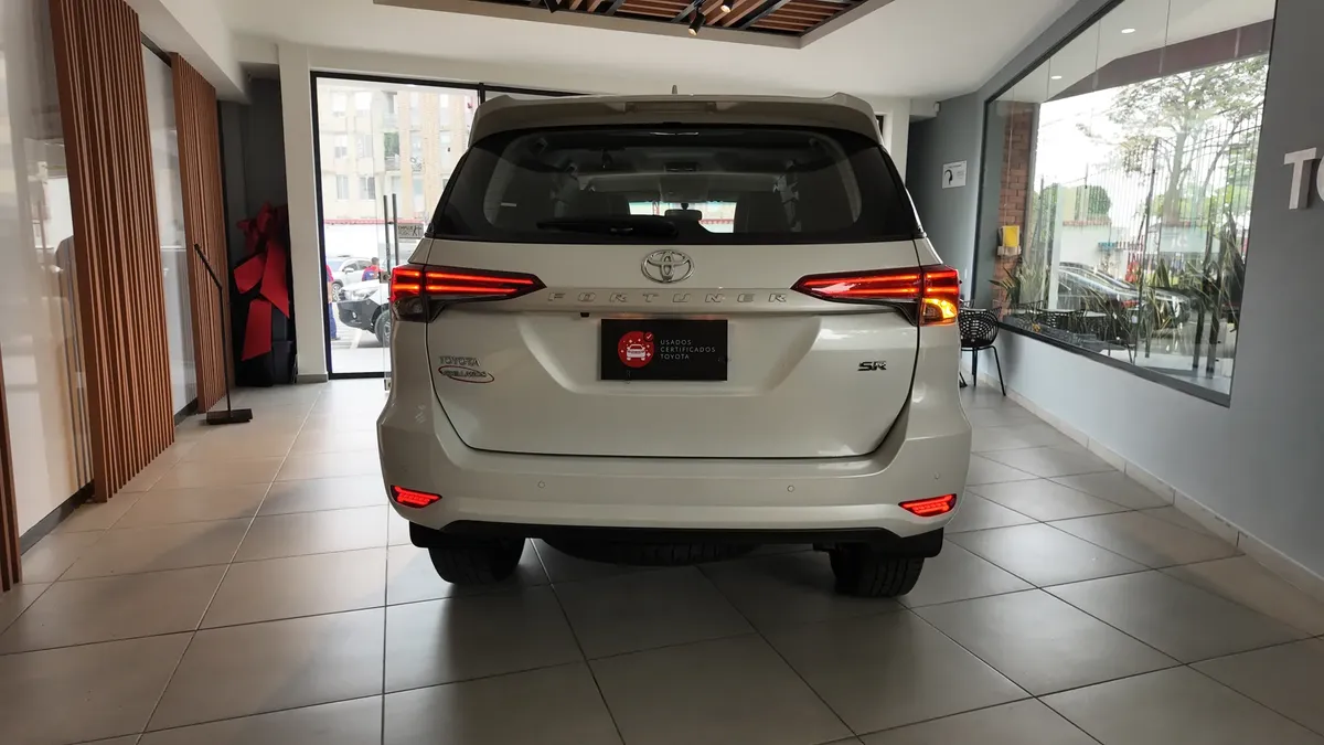 Toyota Fortuner Sr Diesel 2.8l 4×2 At 2025