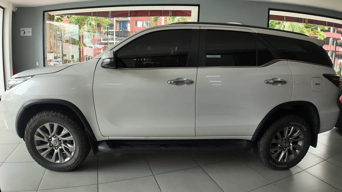 Toyota Fortuner Srv 2023 2.4l 4×2 At