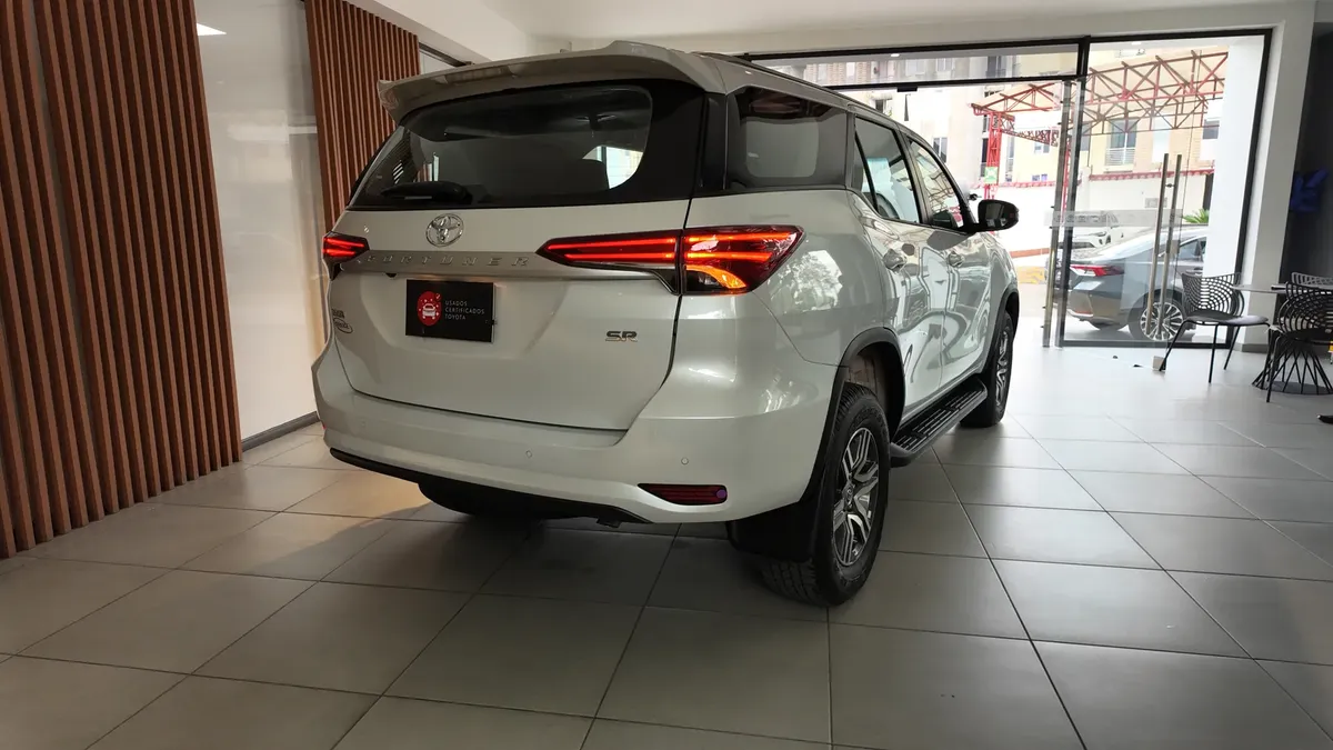 Toyota Fortuner Sr Diesel 2.8l 4×2 At 2025
