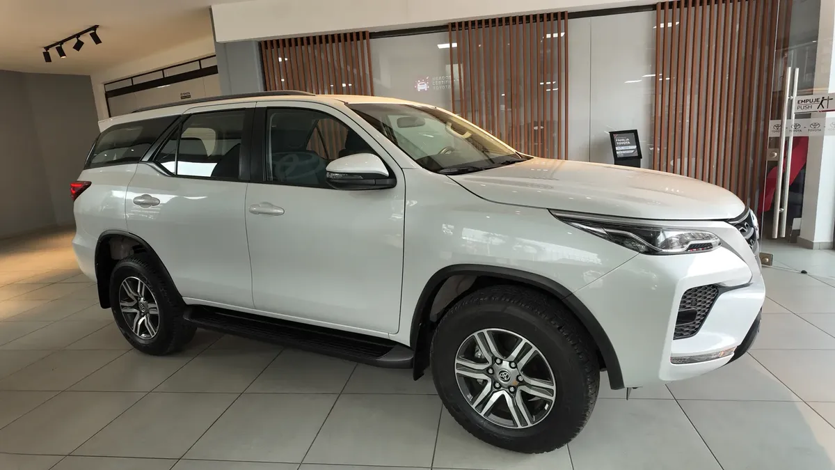 Toyota Fortuner Sr Diesel 2.8l 4×2 At 2025