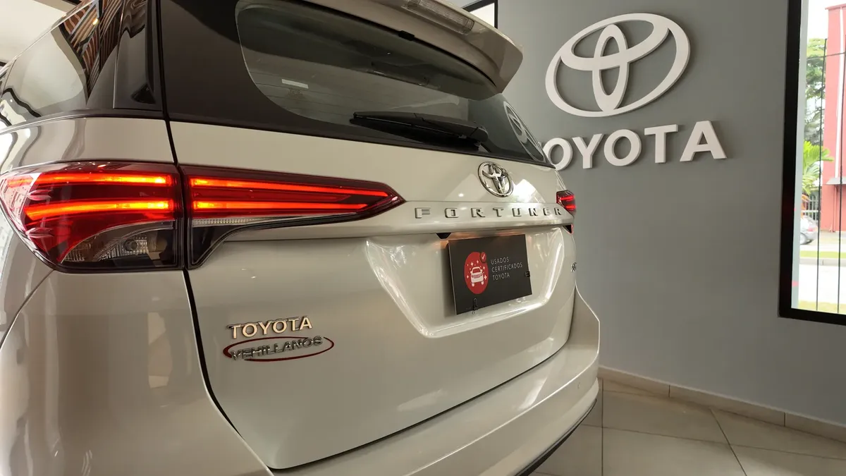 Toyota Fortuner Sr Diesel 2.8l 4×2 At 2025